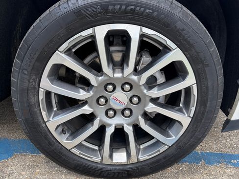 Used 2022 GMC Acadia Denali w/ Denali Ultimate Package FWD image 19
