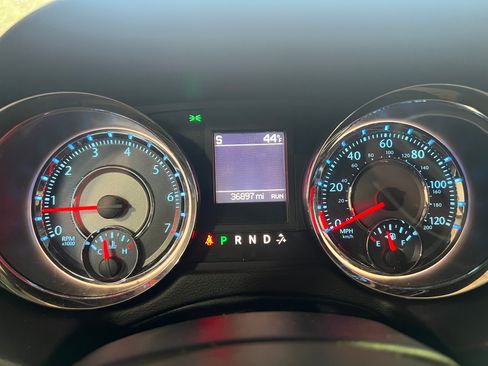 Used 2014 Chrysler Town & Country Touring image 13