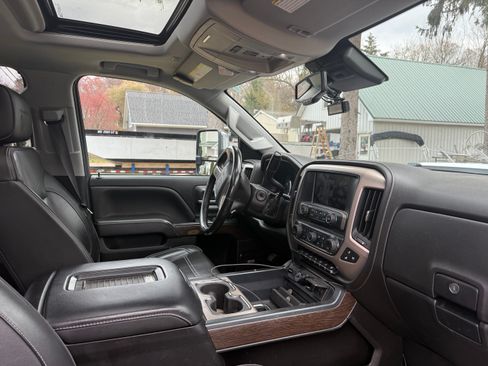 Used 2017 GMC Sierra 3500 Denali w/ Duramax Plus Package image 9