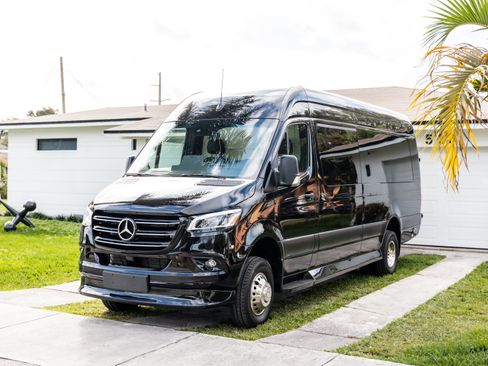 Used 2023 Mercedes-Benz Sprinter 3500 image 1