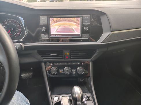 Used 2019 Volkswagen Jetta SE w/ Cold Weather Package image 21