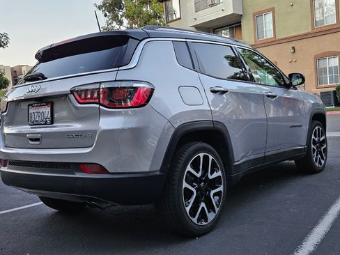 Used 2018 Jeep Compass Limited w/ Navigation Group FWD image 4