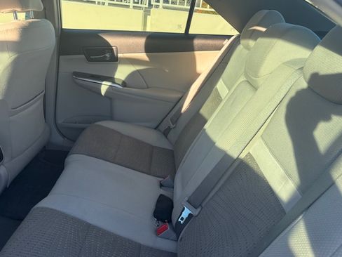Used 2014 Toyota Camry XLE image 12