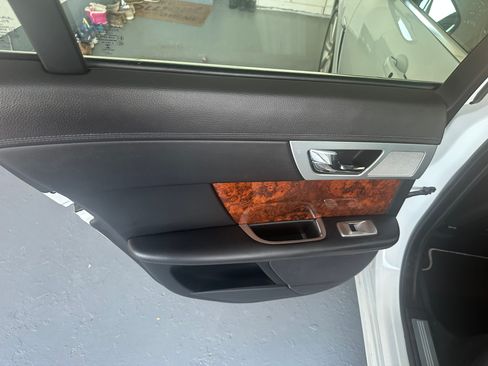 Used 2014 Jaguar XF 3.0 image 2