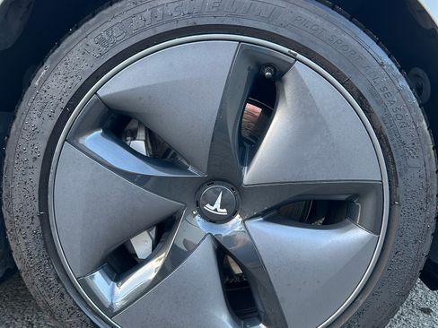 Used 2018 Tesla Model 3 Long Range image 12