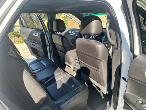 Used 2013 Ford Explorer XLT image 10