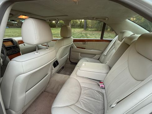 Used 2004 Lexus LS 430 RWD image 10