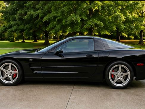 Used 2003 Chevrolet Corvette Coupe RWD image 1