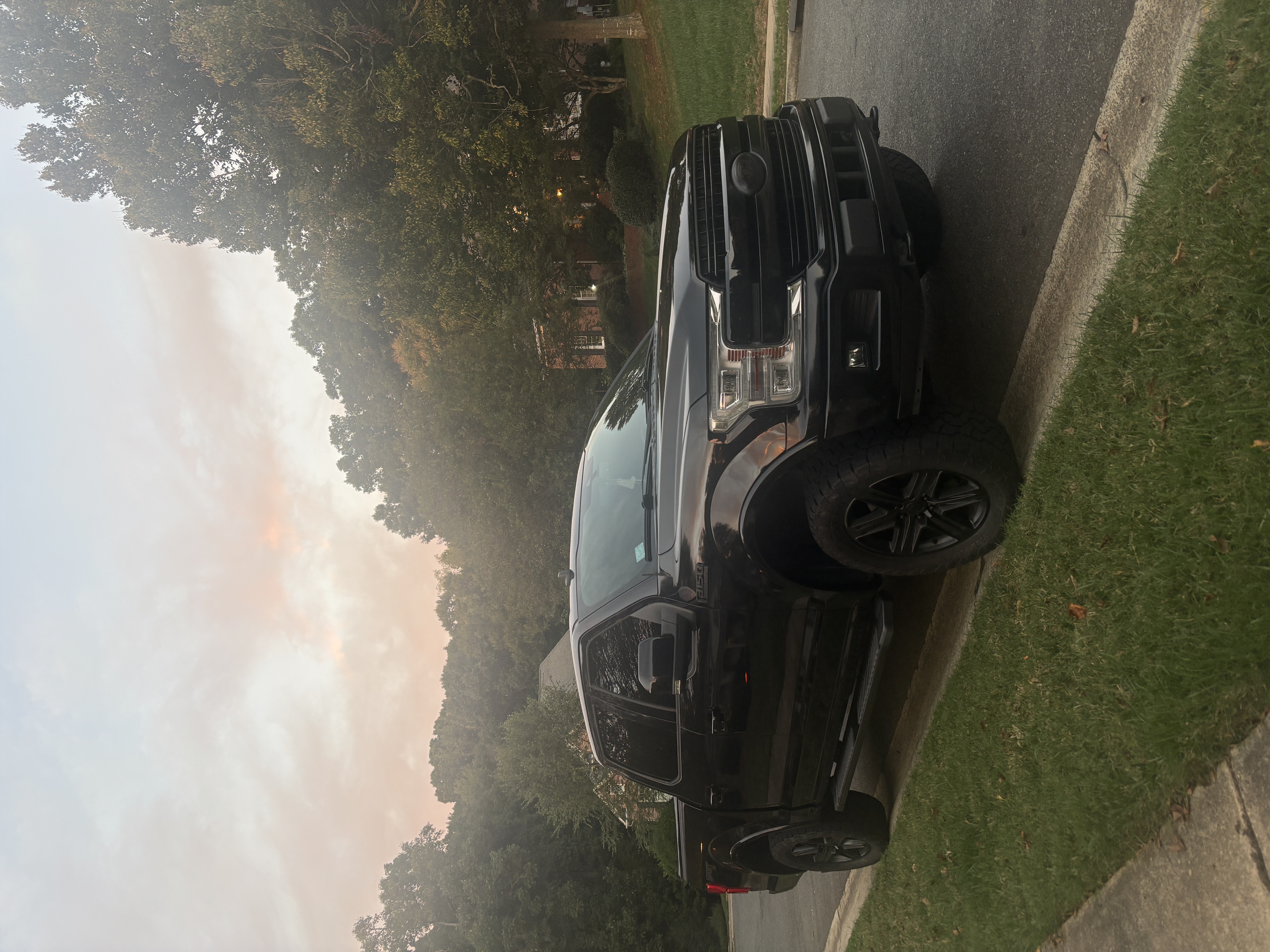 Used 2019 Ford F150 Lariat w/ Equipment Group 502A Luxury AWD/4WD image 5