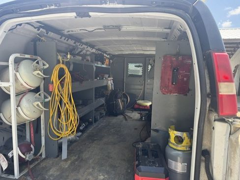 Used 2014 Chevrolet Express 2500 Extended RWD image 3