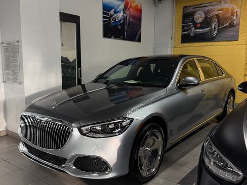 Used 2024 Mercedes-Benz Maybach S 580 S 580 4MATIC Sedan 4D image 2