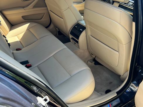 Used 2013 BMW 550i Sedan image 19