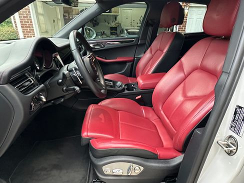 Used 2024 Porsche Macan S AWD/4WD image 17