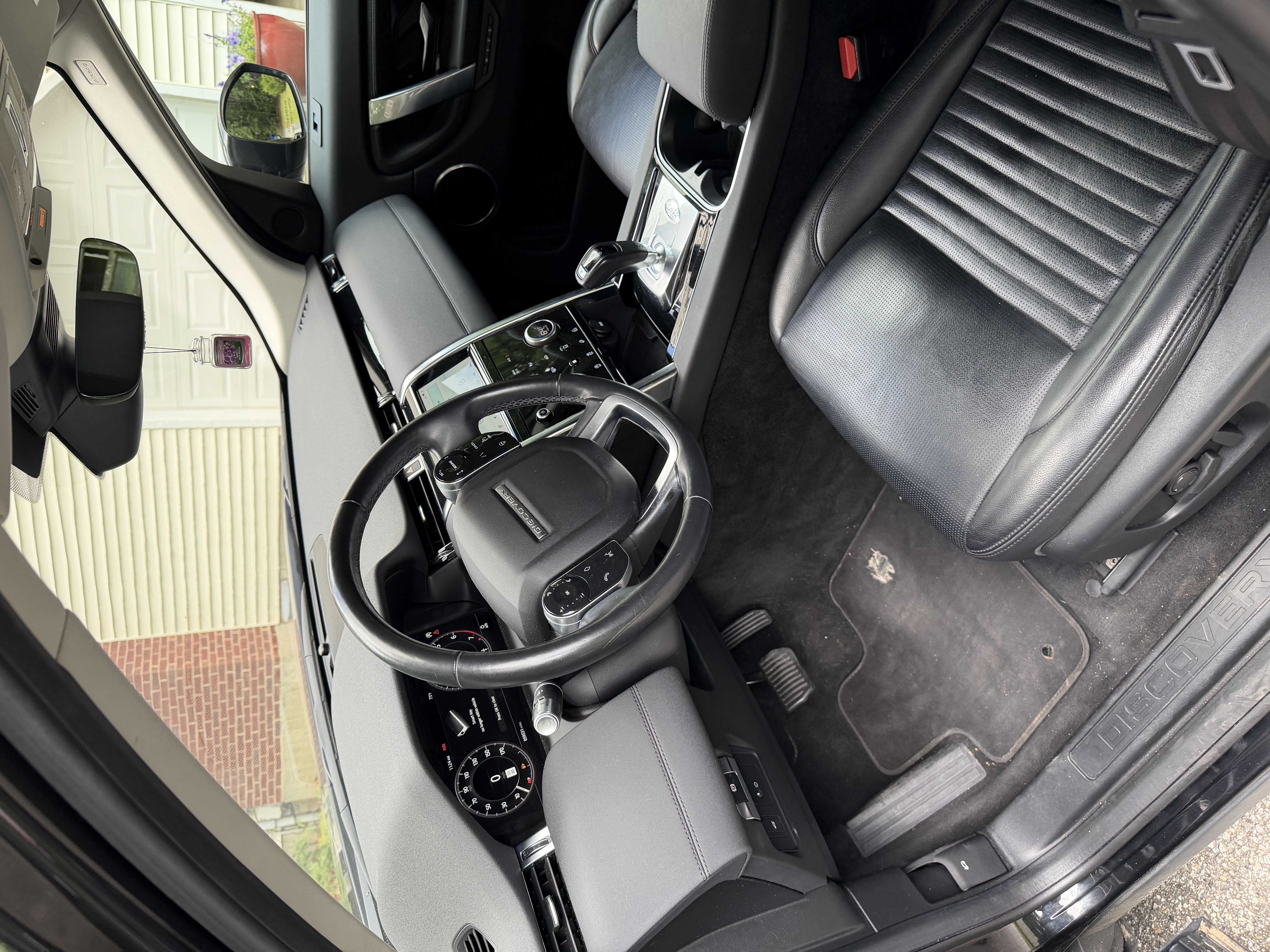 Used 2020 Land Rover Discovery Sport SE AWD/4WD image 6