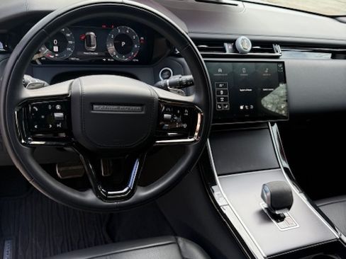 Used 2026 Land Rover Range Rover Velar Dynamic SE image 10