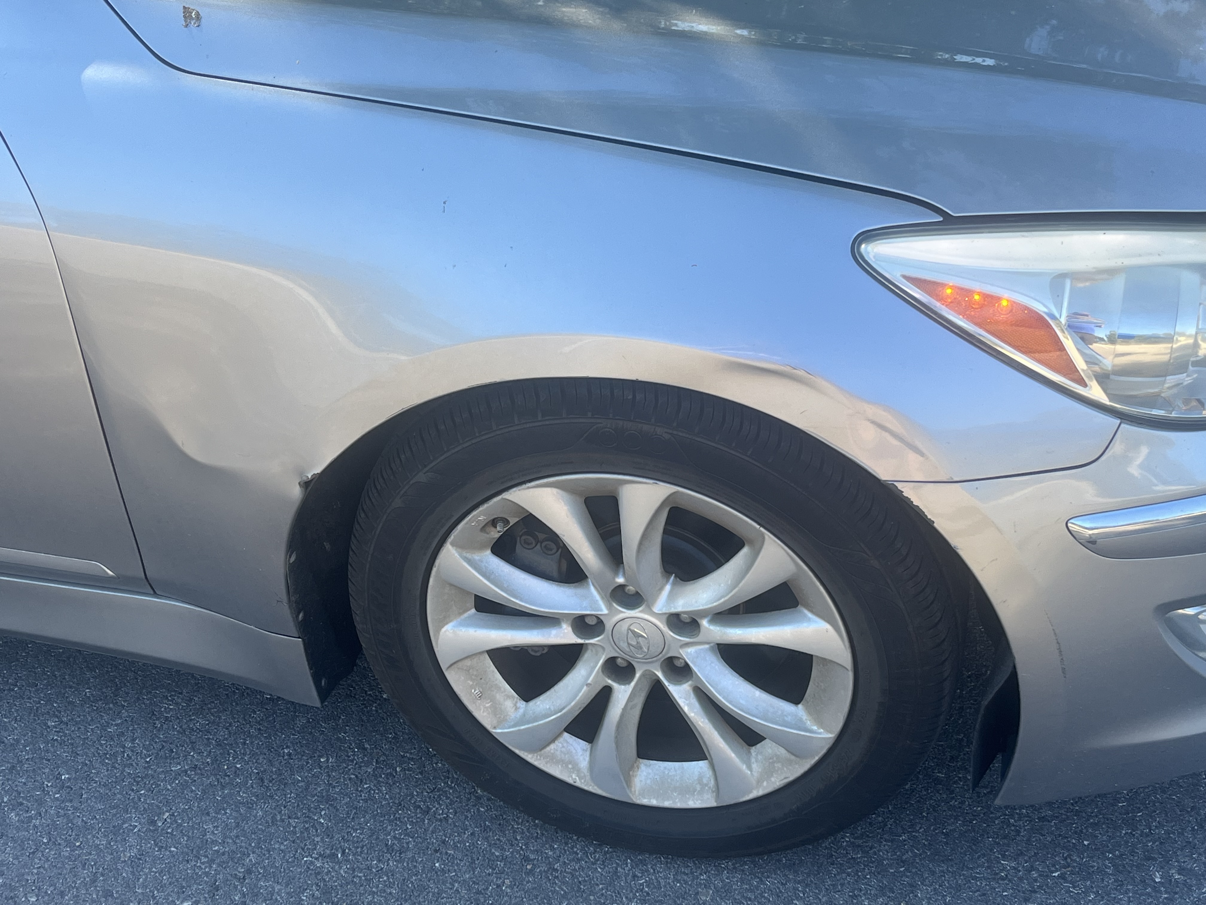 Used 2013 Hyundai Genesis 3.8 RWD image 10
