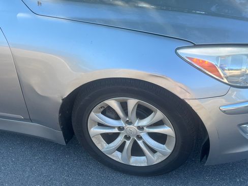 Used 2013 Hyundai Genesis 3.8 image 10