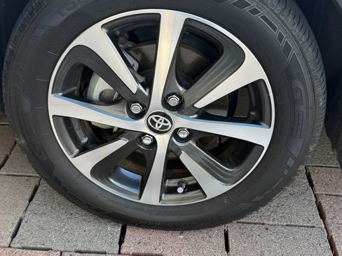 Used 2018 Toyota Prius C Three image 8