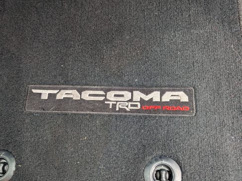 Used 2022 Toyota Tacoma TRD Off-Road AWD/4WD image 25