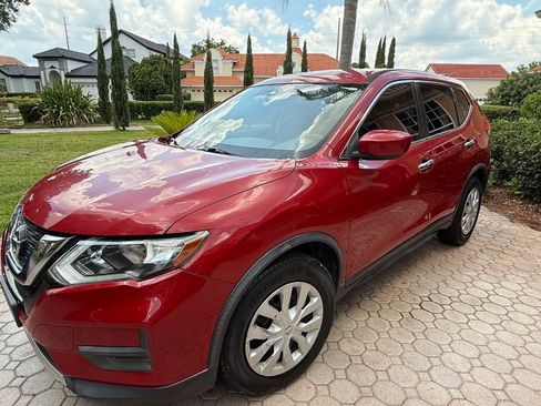 Used 2017 Nissan Rogue S image 1