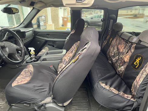 Used 2006 Chevrolet Silverado 2500 LT w/ Heavy-Duty Power Package image 9