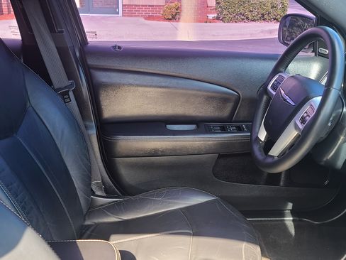 Used 2013 Chrysler 200 Limited image 10