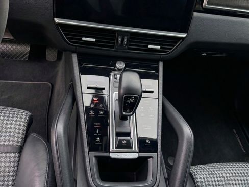 Used 2020 Porsche Cayenne image 8
