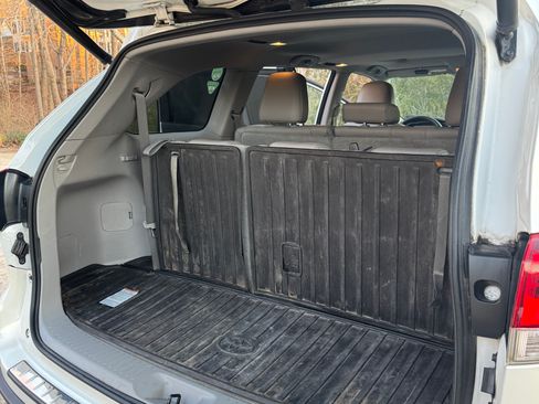 Used 2017 Toyota Highlander XLE image 18