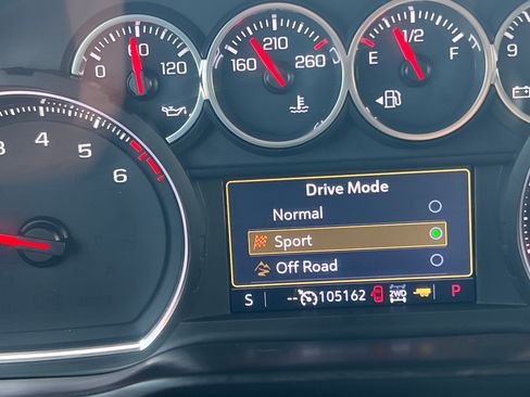 Used 2020 Chevrolet Silverado 1500 RST AWD/4WD image 9