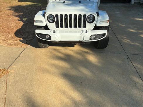 Used 2021 Jeep Gladiator Overland image 9