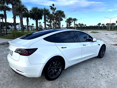 Used 2023 Tesla Model 3 Standard Range RWD image 5