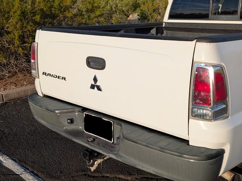Used 2007 Mitsubishi Raider LS image 17
