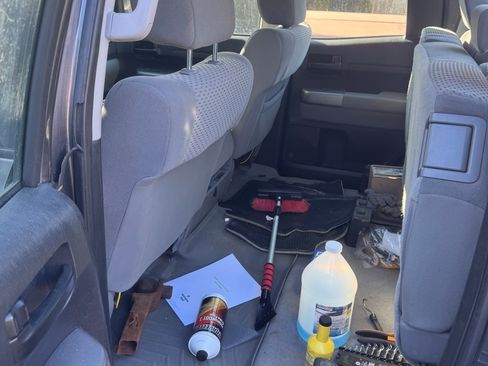 Used 2011 Toyota Tundra 4x4 Double Cab w/ Tow Pkg image 6