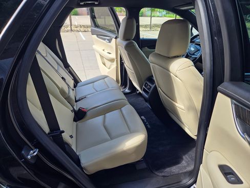 Used 2018 Cadillac XT5 AWD image 18