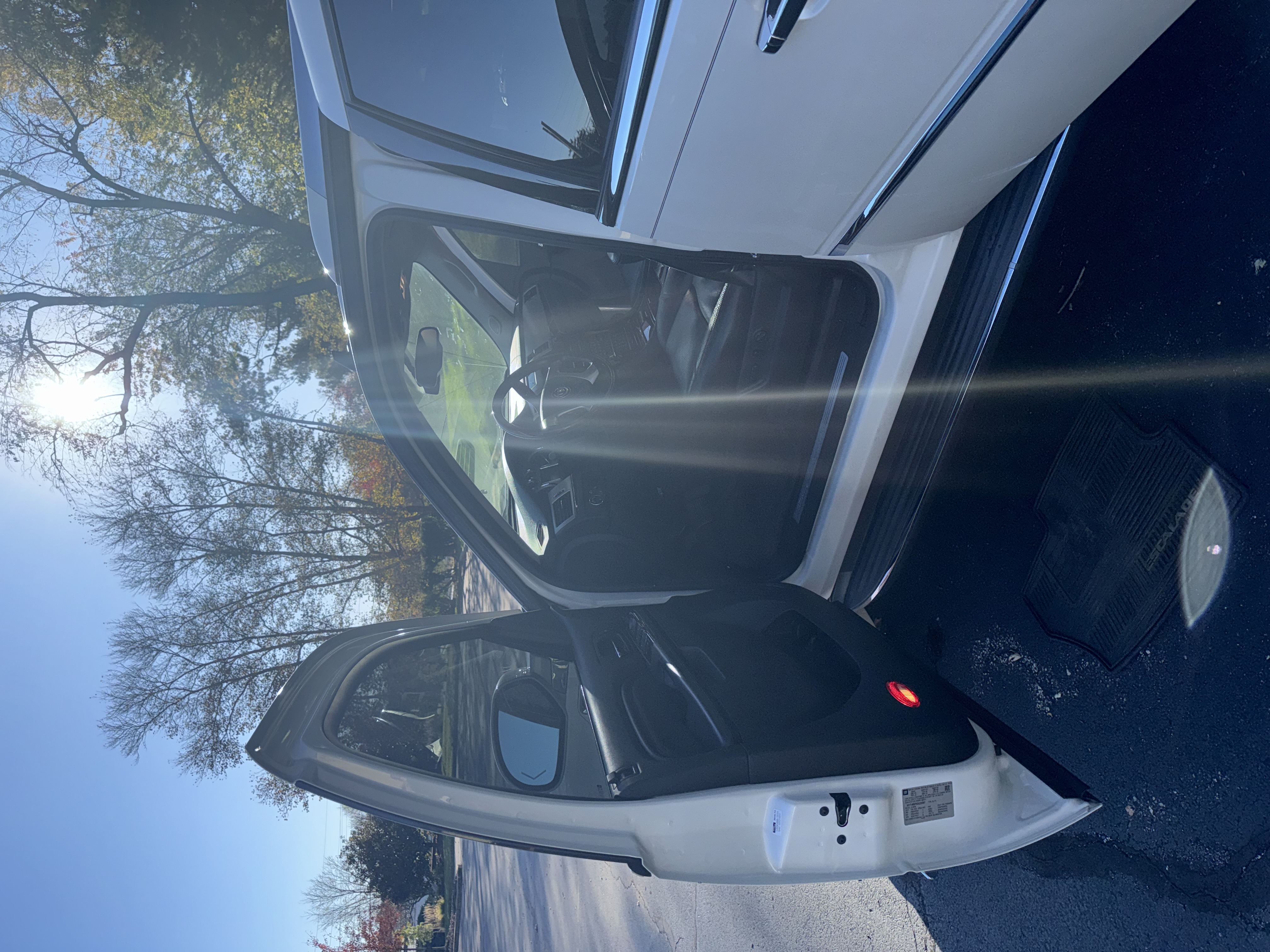 Used 2012 Cadillac Escalade EXT Luxury AWD/4WD image 9