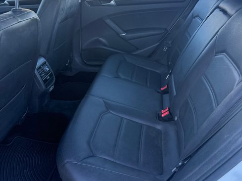 Used 2019 Volkswagen Passat 2.0T SE R-Line image 9