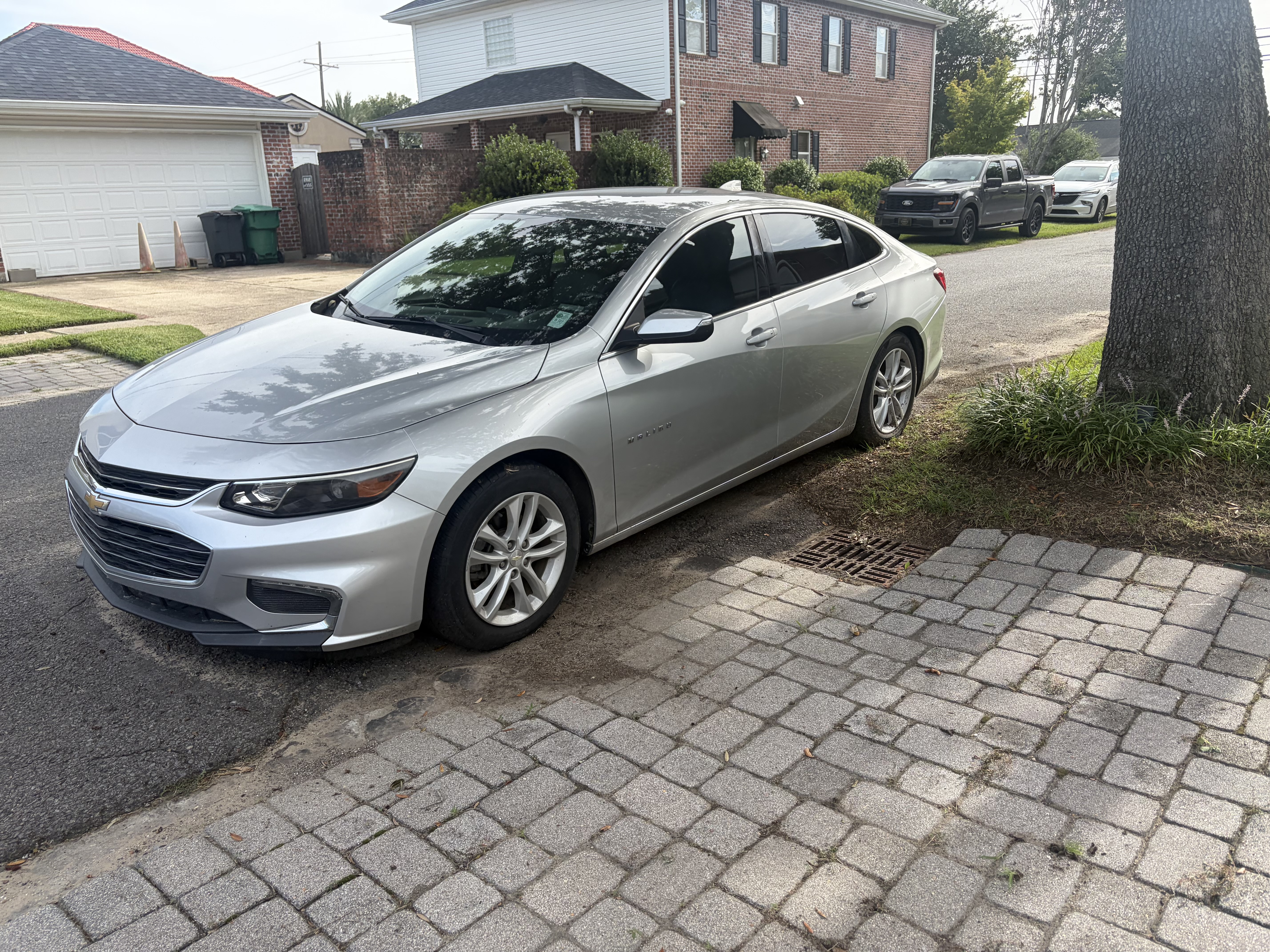 Used 2017 Chevrolet Malibu LT w/ Leather Package FWD image 1