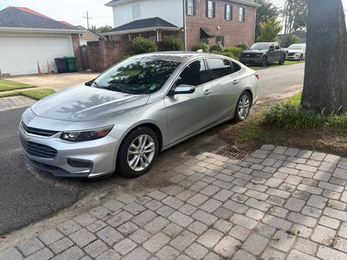 Used 2017 Chevrolet Malibu LT w/ Leather Package FWD image 1