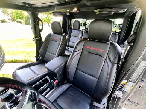 Used 2023 Jeep Gladiator Rubicon w/ Cold Weather Group AWD/4WD image 10