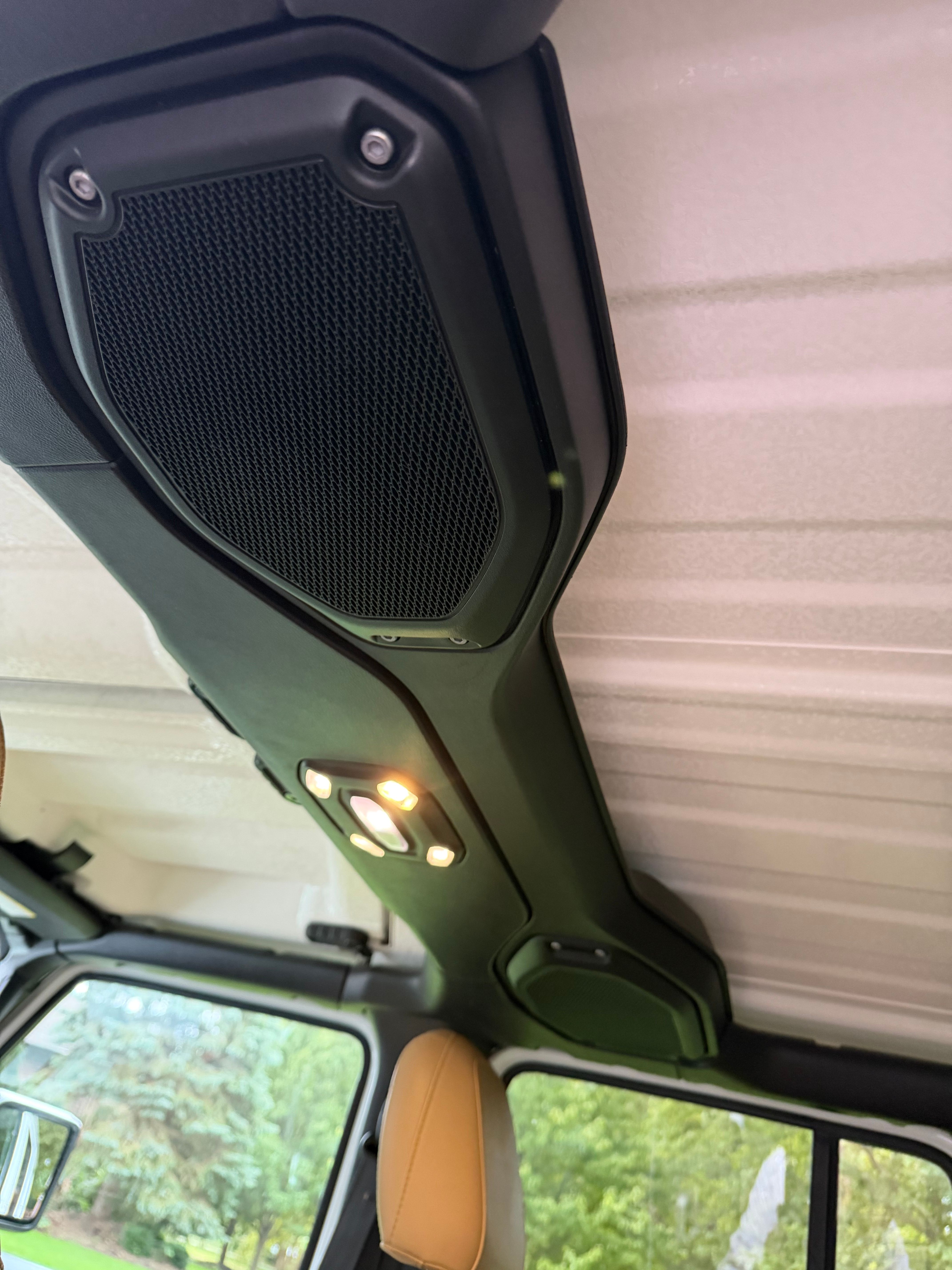 Used 2019 Jeep Wrangler Unlimited Sahara AWD/4WD image 12