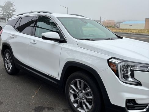 Used 2022 GMC Terrain SLT AWD/4WD image 2