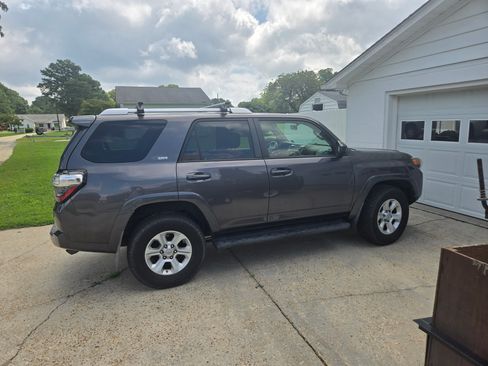 Used 2016 Toyota 4Runner SR5 AWD/4WD image 4