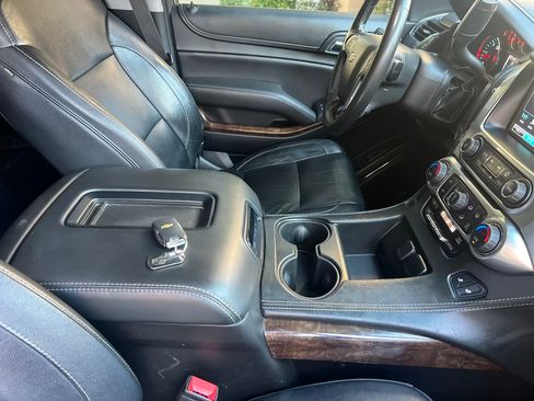 Used 2018 Chevrolet Suburban LT w/ Luxury Package image 12