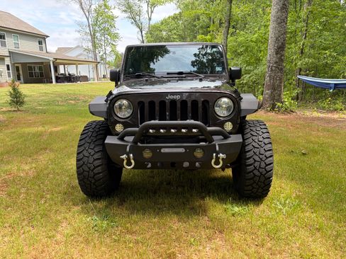 Used 2013 Jeep Wrangler Unlimited Rubicon w/ Max Tow Pkg AWD/4WD image 2