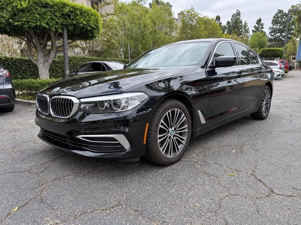 Used 2020 BMW 530i w/ Luxury Package RWD image 1