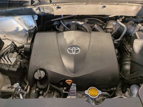 Used 2017 Toyota Highlander XLE image 27