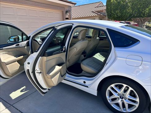 Used 2014 Ford Fusion SE FWD image 17