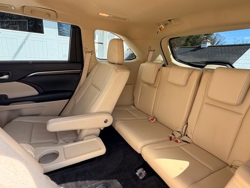 Used 2015 Toyota Highlander Limited image 18