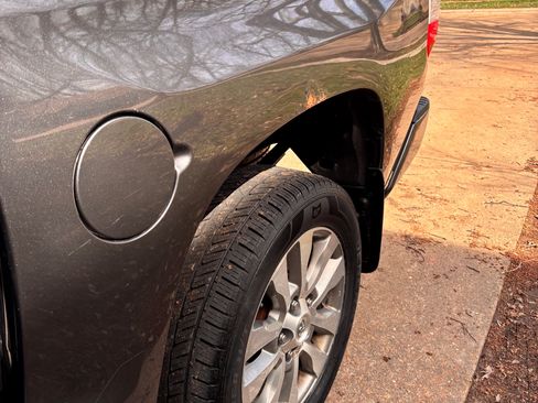 Used 2015 Toyota Tundra Limited w/ Limited Premium Package image 10