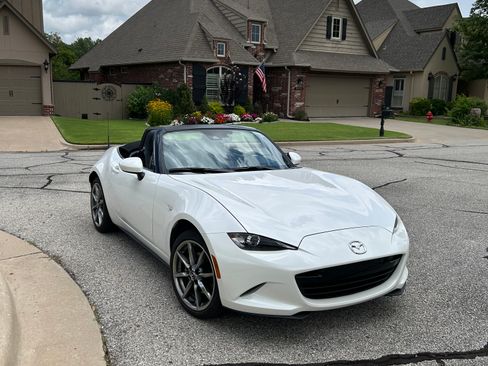 Used 2023 MAZDA MX-5 Miata Grand Touring RWD image 15